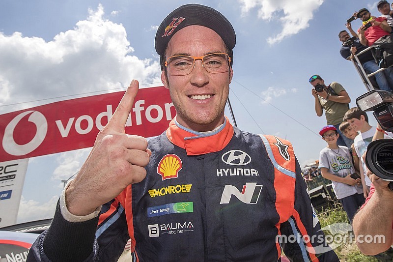 Neuville gana en Portugal y toma la punta del campeonato