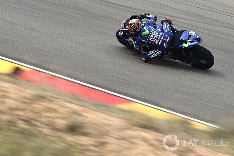 MotoGP: Viñales a pole-ban, Rossi törött lábbal is első sorból rajtolhat!