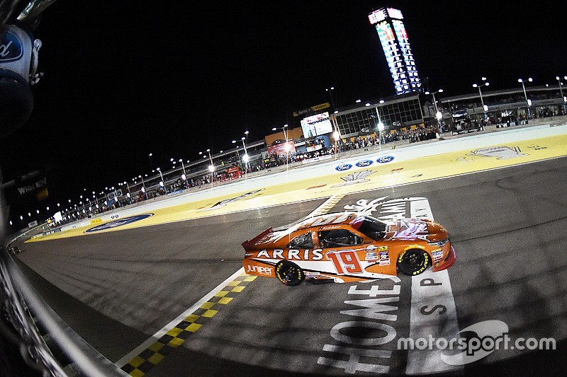 NASCAR Xfinity Series: sporttörténelmi mexikói siker, Daniel Suárez a bajnok!