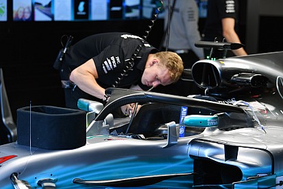 Infeliz, chefe da Mercedes diz que tiraria halo com motosserra