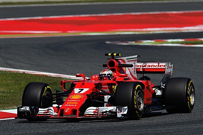 Raikkonen lidera con susto final para Vettel