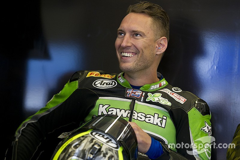 Гонщик MotoAmerica чудом удержался на байке во время хайсайда: видео