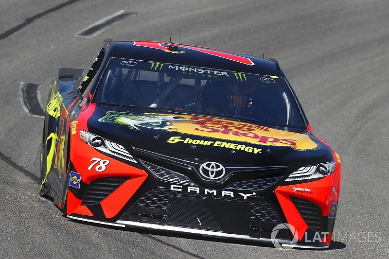 Martin Truex Jr batte Chase Elliott centra la pole position a Richmond