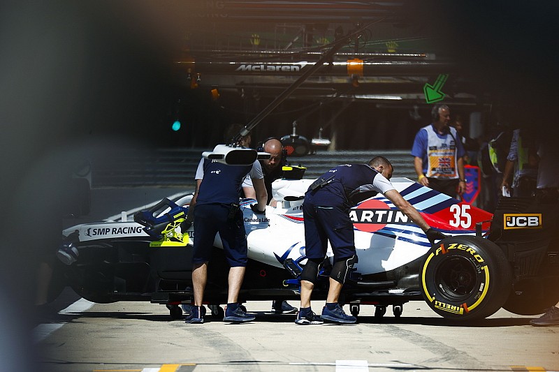 Williams сняла с пилотов ответственность за вылеты в квалификации