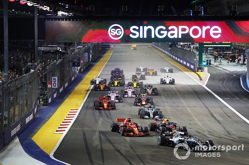 Hamilton a Szingapúri Nagydíjat is megnyerte, Vettel nagy bajban a Ferrarival