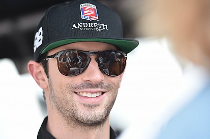 Rossi tetap di IndyCar untuk musim balap 2017