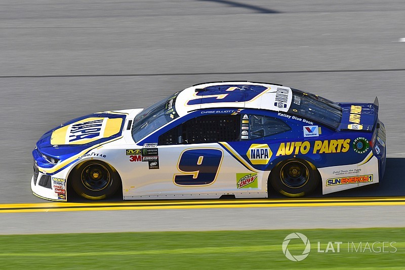 Chase Elliott y NAPA renuevan patrocinio para el No. 9
