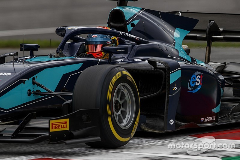 F2 Silverstone: Albon wint na trage pitstop Russell