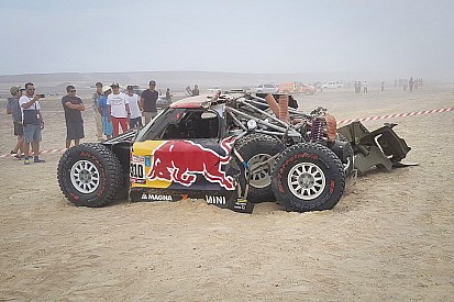 Menzies giró "siete u ocho veces" antes de abandonar el Dakar
