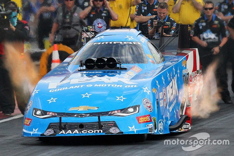 John Force scores first victory of the year