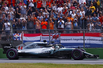 Mercedes vreesde tijdstraf en dwong Hamilton te blijven pushen