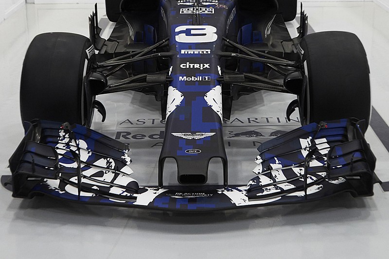 Галерея: камуфляжний Red Bull RB14 у деталях