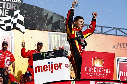 Larson takes Michigan win after late-race pass on Kyle Busch