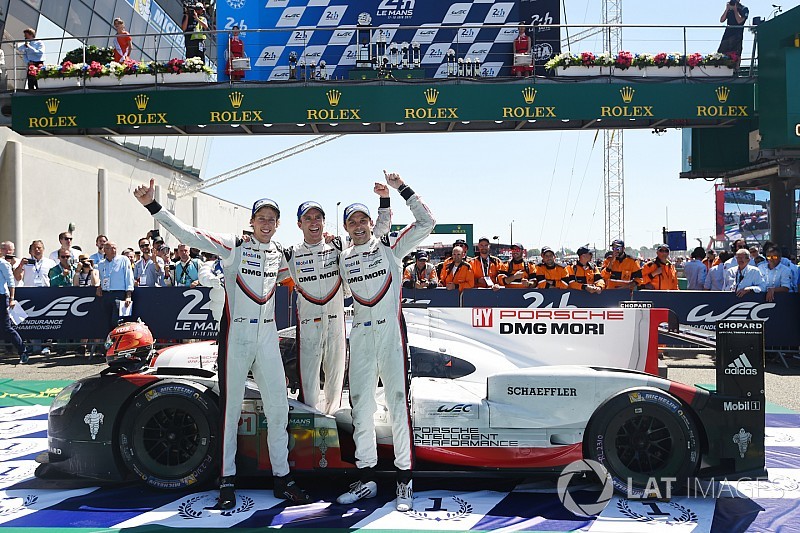 Fotogallery: la festa Porsche per il terzo successo di fila a Le Mans