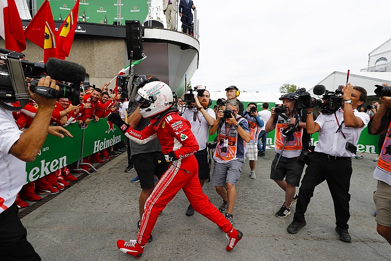 Kockás zászlós kalamajka Kanadában: Vettel a szurkolói tömegtől tartott