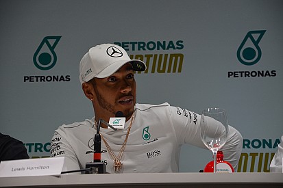 Hamilton diz que torce por McLaren forte em 2018