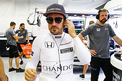 Alonso abriu buraco na parede com soco após GP de Cingapura
