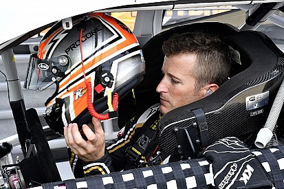 Kahne anuncia que não retornará à NASCAR devido a problemas de saúde