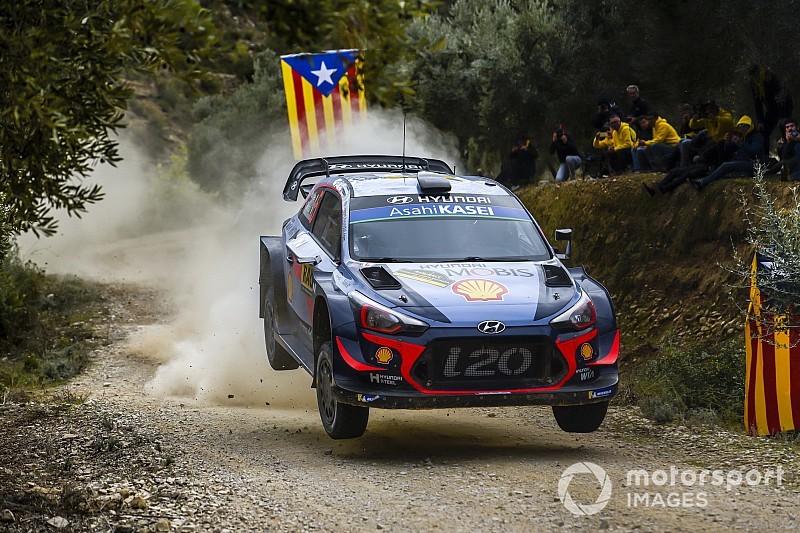 Catalogna, PS13: La pioggia aiuta Ogier e Neuville. Latvala resiste in vetta