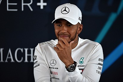 Hamilton: "Mercedes sta ponendo le basi per un grande futuro"