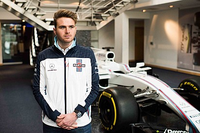Williams contrata Rowland como "jovem piloto"
