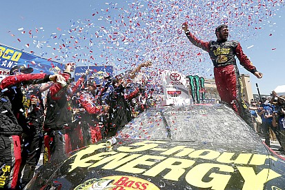 Truex gana en Sonoma con gran estrategia en pits