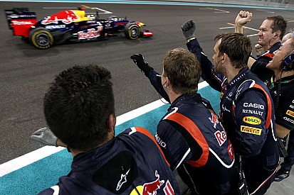 Cuando ganó el tricampeonato, Vettel revirtió desventaja mayor que la actual