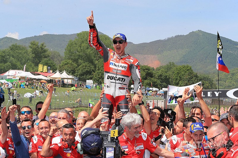 Lorenzo logra ganar con Ducati en Mugello