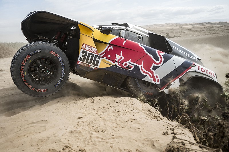 Solo tres Peugeot y Al Attiyah luchan por el liderato cuatro días después