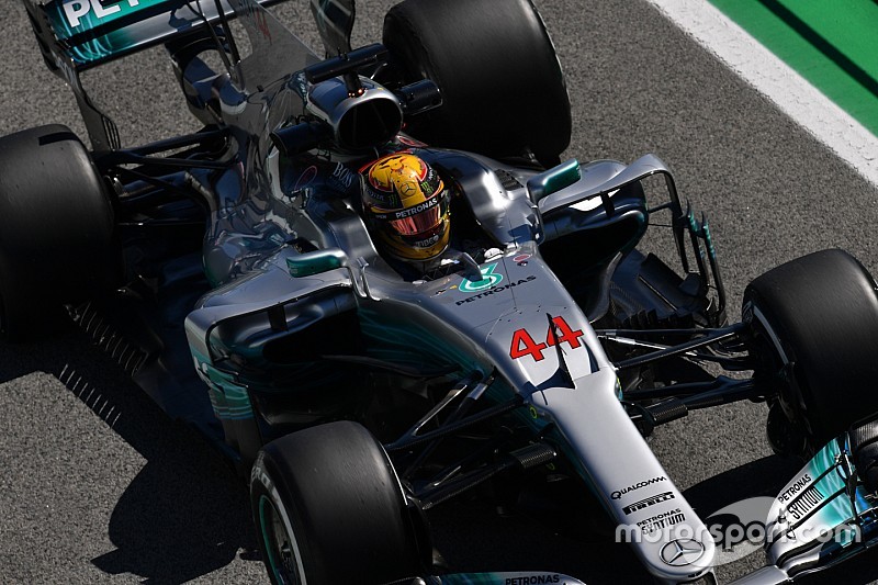 Hamilton y Mercedes no dan tregua y Ferrari se acerca