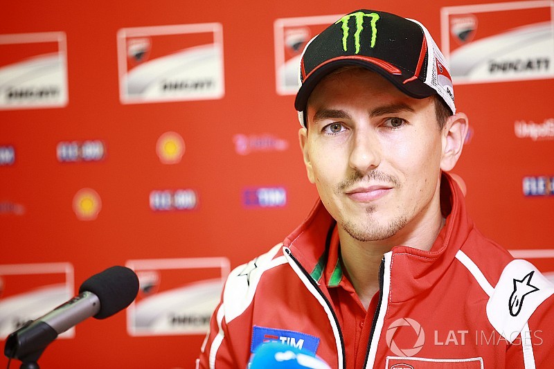 Lorenzo bertekad keluar dari situasi tak kompetitif