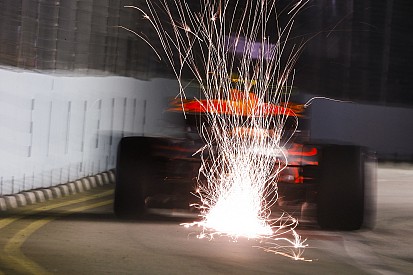 Figyeld Verstappen kézmozdulatát és mentését: szenzációs