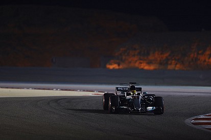 Hamilton: "Los Ferrari son dos décimas más rápidos en carrera"