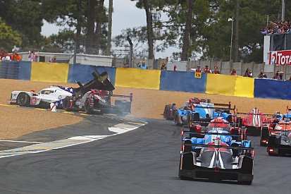 Le Mans 24h: Toyota leads opening hour after wild first lap