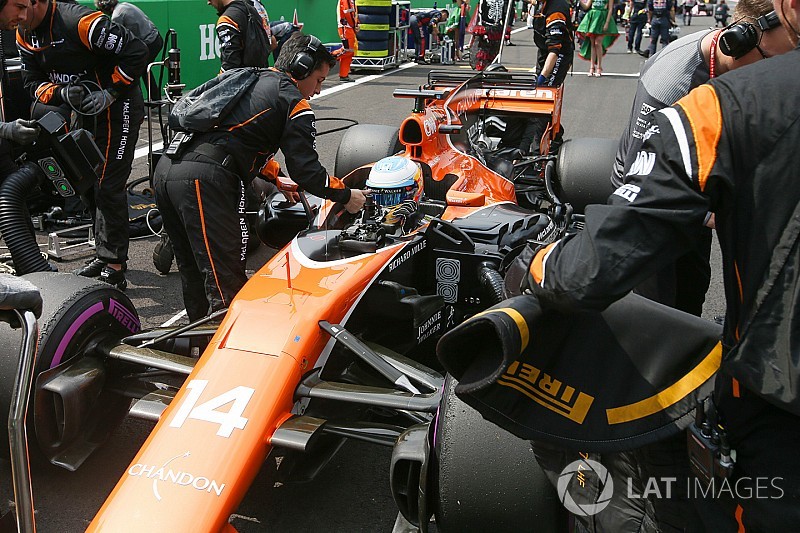 Galería técnica: la evolución del McLaren MCL32 durante 2017