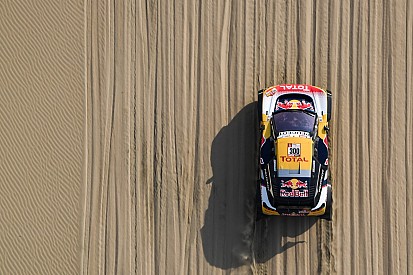 Peugeot sobrevive a una dura etapa en el Rally Dakar