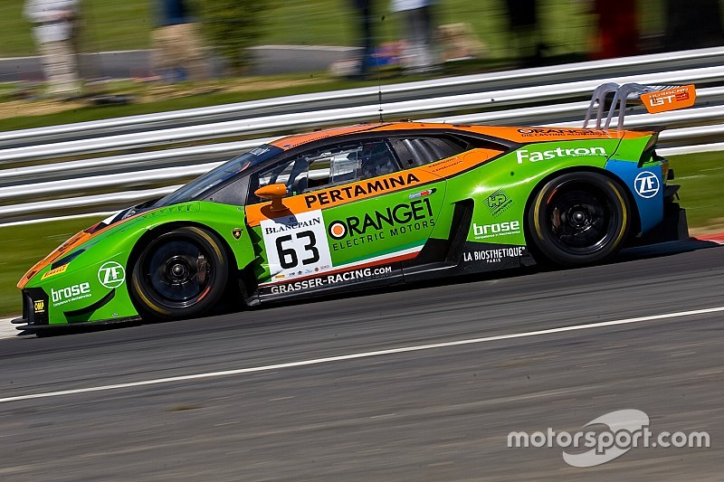 Bortolotti ed Engelhart centrano il successo in Gara 1 al Nurburgring e restano in lotta per il titolo