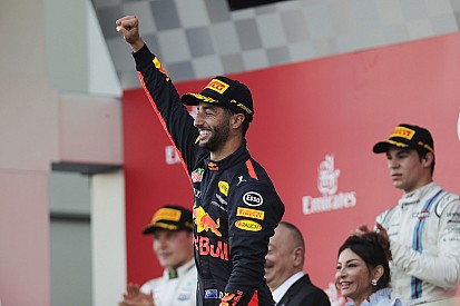 GP Azerbaijan: Ricciardo juara di tengah konflik Hamilton-Vettel