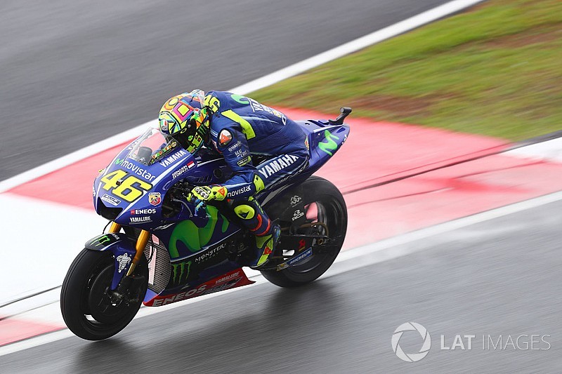Rossi renace y Márquez elude la Q1 por los pelos