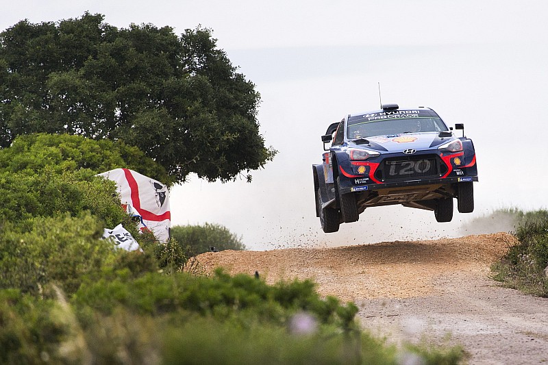 WRC İtalya: Heyecan verici savaşı Neuville kazandı, Ogier ikinci oldu!