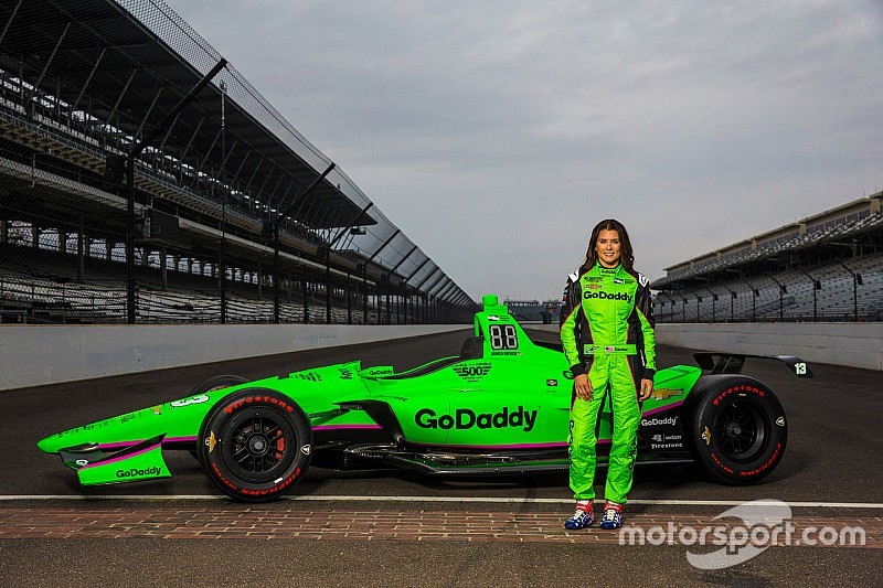 Danica Patrick revela pintura de carro para Indy 500