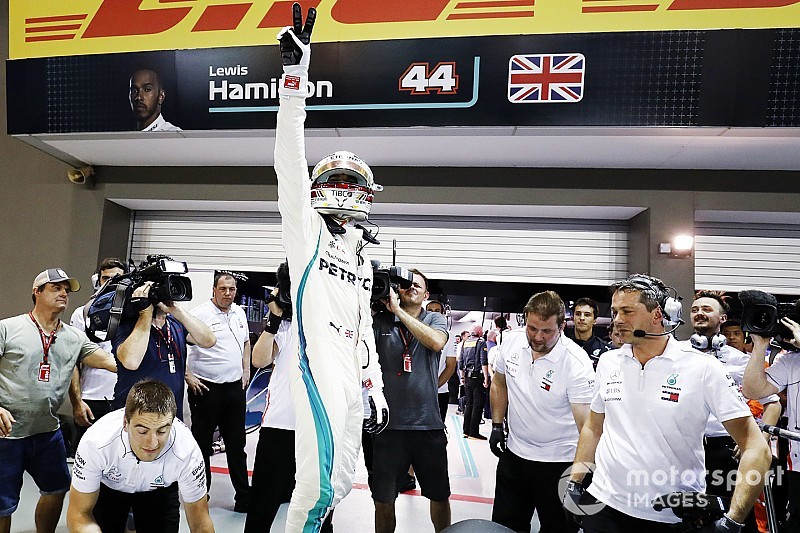 Singapore GP: Hamilton storms to pole ahead of Verstappen