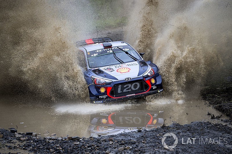 Australia WRC: Neuville pulls clear on shortened afternoon loop