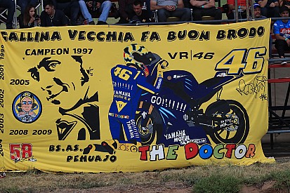 Los memes del incidente de Valentino y Márquez