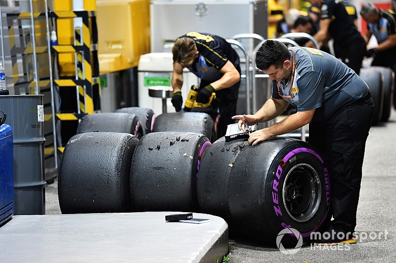 Ricciardo 27 kört ment a hiperlágy gumikon Szingapúrban