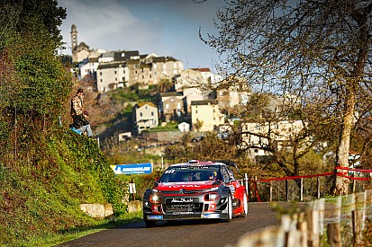 Ses rivaux voient Loeb lutter pour la victoire ce week-end