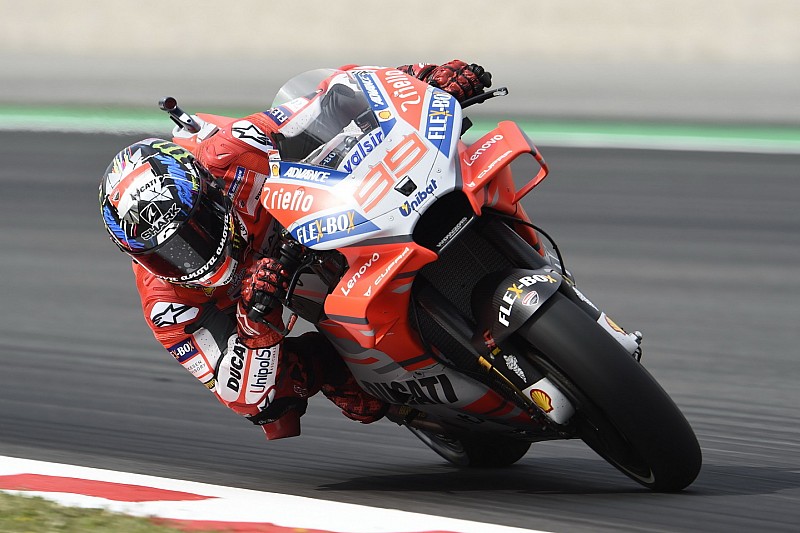 Barcellona, Libere 2: Lorenzo e la Ducati volano ancora davanti a Iannone e Vinales, cade Marquez