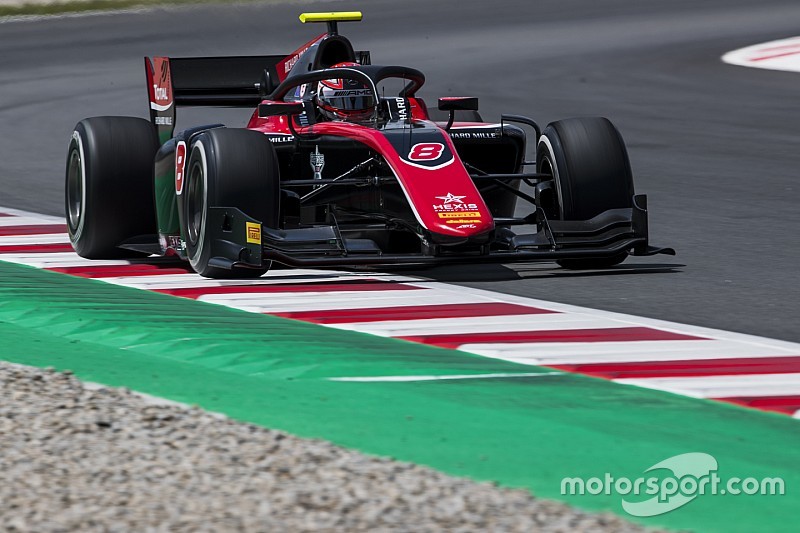 F2 Barcelona: Islak zemindeki ilk yarışı Russell kazandı