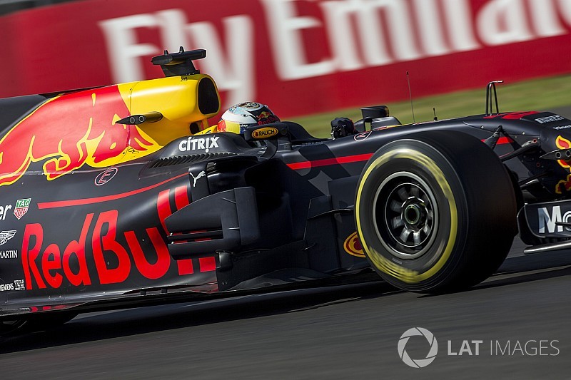 Ricciardo bate Hamilton e lidera sessão próxima no México