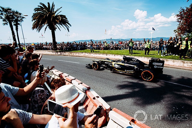 Inside Renault's F1 Tour de France